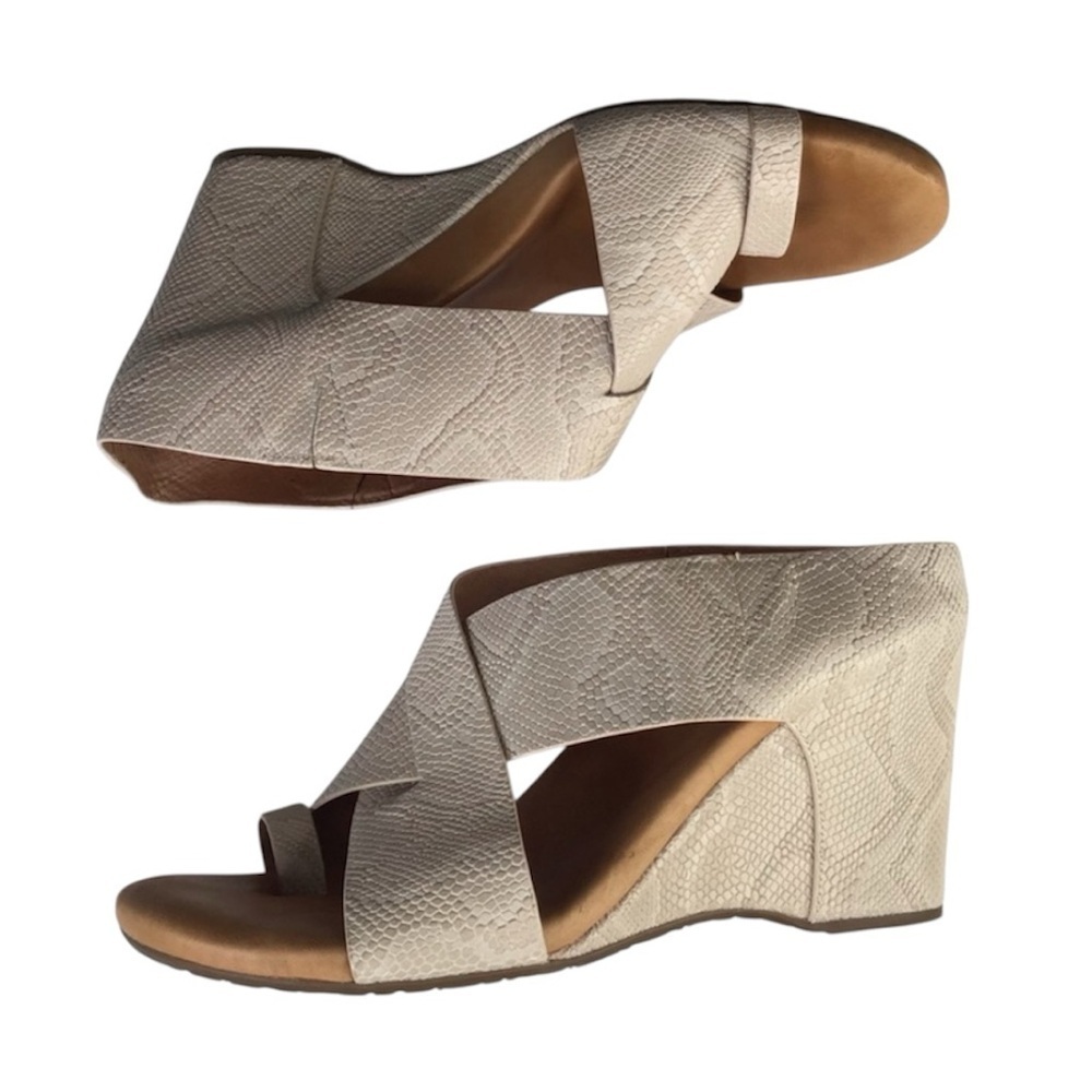 Gentle Souls Inna Wedge Sandal in Cream Snake Print Size 10.